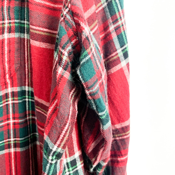 Old Navy Regular Fit Red & Green Plaid Button-Up - Picture 8 of 11